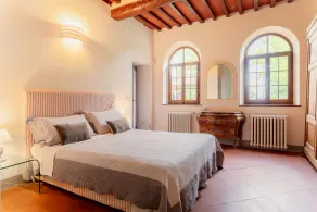 VILLA CON PISCINA PRIVATA SULLE COLLINE TOSCANE TRA LUCCA E FIRENZE - Image 5