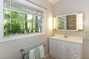 Cozy Cabin, Private Beach, Dock, Kayaks, Paddleboard, Authentic Lake Experience! - Image 4