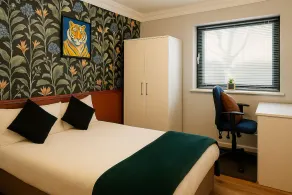 2 Bedroom Accessible Step-Free Central - Image 4