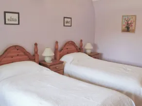 4 bedroom accommodation in Mellis - Image 5