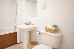 The Kensington Lovely Elegant Executive Residence - Image 3