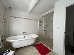 Country house surrounded by vineyards close to amenities - Image 3