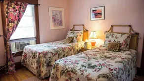 Gracious home, walkable to Inn and Spa - Image 5