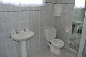 Ebuhleni Guest Lodge - Image 4