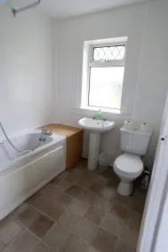 3 soveværelser, gratis WiFi, parkering uden for gaden. Central Ayrshire, 20 minutter til Glasgow - Image 3