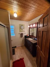 Quiet & Cozy Cabin Across from Fox Lake 🚤 - Image 4