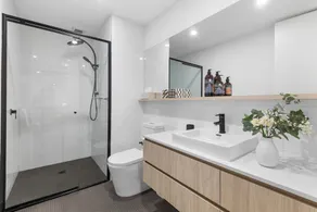 Elegant 2-Bedroom, 2-Bathroom Apartment at Caulfield Park with Balcony & Parking - Image 3