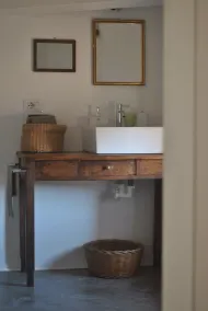 Historic renovated cottage, perfect for touring all over the Island - Image 2