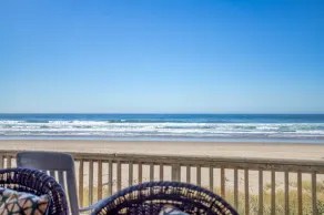 Nemmere sjov i dette fem-værelses Oceanfront Home med privat strandadgang - Image 3