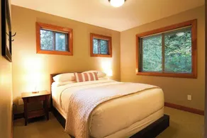 Avventura Chalet | 5BR + Hot Tub + Rec Room Near Mt. Baker | Sleeps 10 - Image 5
