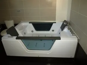 Near the beach, 9 bedrooms, sleeps 19, Jacuzzi, Full AC, BBQ, 2 kitchens, 2 dishwashers, fast internet, ping pong, cars not necessary - Image 3