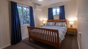 Dalziel Beach House - Nostalgic Beachside Bliss: Just 300m to the sand dunes, the classic beach hous - Image 5