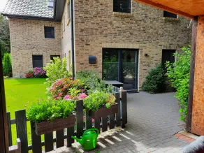 Chic vacation home, nestled in the beautiful Schleil landscape, equipped with: a well-kept garden with play facilities and covered barbecue and smoking area, extra-wide doors (98cm), fly screens and pleated blinds on all windows, a... - Image 5