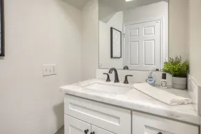 Modern, Fully Renovated 4 Bedroom House - Image 3