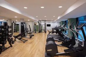 Studio Suite Close to London Heathrow | Business Centre On-Site + Free Wi-Fi - Image 2