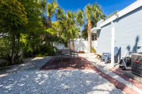 Adorable 1 Bedroom, 1 Bath guesthouse < 1block to Lido Beach - Image 5