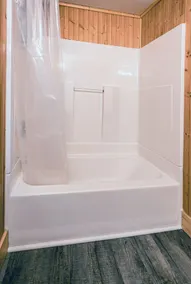 Lakeside Mountain Oasis - 3 Bedroom Cabin with Outdoor Hot Tub - Image 4