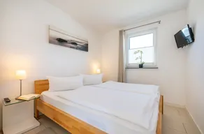 Modern apartment with 15 m² sun terrace, beach chair on the beach, 2 bicycles - Image 4