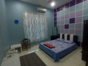 Comfortable house with good access, parking space & 5 minutes drive to Town only - Image 3