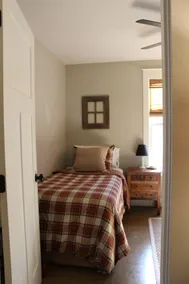 Escape to your cozy 2-bedroom cottage, just a hop away from Rock City - Image 5
