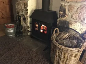 5 Bedroom Cottage Set In 3.5 Acres Of Woodland with adjoining 1 acre field - Image 2