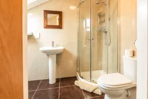 Luxury cottage with garden and parking in the heart of the village.  Sleeps 8. - Image 2