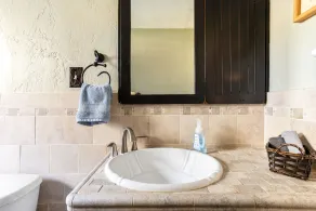Quintessential Midtown Bungalow - Image 3