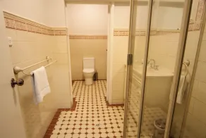 Adelaide's Seaside Location - Glenelg Beach: Seafield Apartment No. 3, First-floor - Image 2
