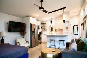 Panoramic Riverside and Lush Forests Views, Pet Friendly, New Décor, Steps Away From Dockside - Image 5