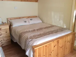 Secluded Cottage on 2 acres near Galway sleeps 5 - Image 3