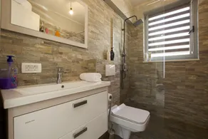 Detached villa on the mountain next to river Cetina, quiet - Image 2