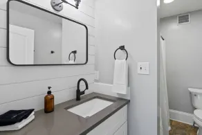 Stunning Craftsman Home in Manito FREE parking - Image 3