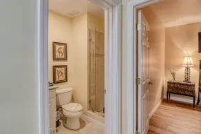 Dreamy Condo near the Beach W Shared Pool/Hot Tub, Private Balcony & Fast WiFi - Image 2