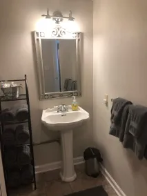 Cozy Suite on Cedars 1300sq ft (ONE LEVEL) - Image 3