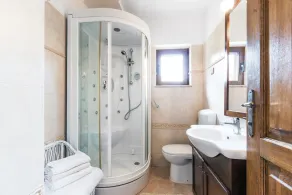 NEU !!!Liebevoll restauriertes Haus mit privatem Pool und Wasserfall - Image 4