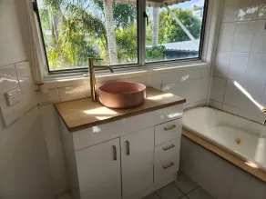 Classic Brisbane Queenslander with Pool and yard - Image 4