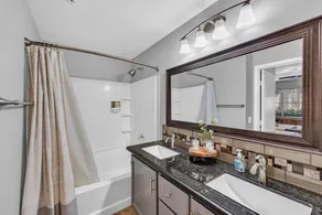 Bohemian vibe* Resort style 3 bed 2 bath condo* FREE Wifi and assigned parking - Image 5