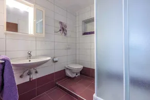 Holiday apartment with two bedrooms and a terrace with sea views - Image 2