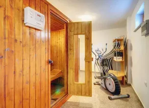 Villa with pool, sauna and fitness - Image 2