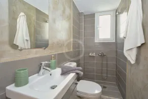 A contemporary inn situated in the center of Ermioni - Image 5