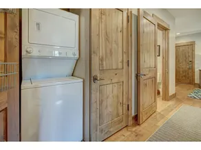 3BR Condo Luxurious Retreat in Arrowhead - Image 2