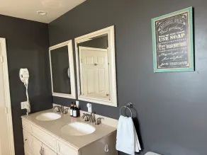 Large Gorgeous home! Can sleep large groups - Image 5