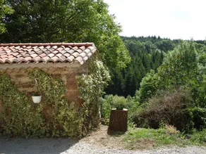 Cottage on the edge of the forest and near the gorges of the allier - Image 5