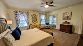 Historic Marshall house w/3 King sized beds, 11 total beds & saltwater Pool - Image 5