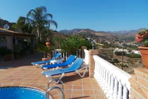 Large pool and breathtaking views over the Costa Tropical - Image 5