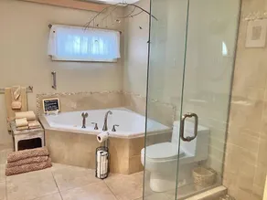 Geräumige Luxussuite und Patio, Ravens Off Main Street, Starry Nights-Walk Town - Image 2