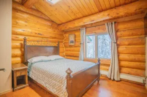Tucked Away Timber Upper Suite - Image 4