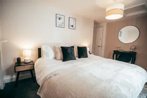 Stylish city centre hideaway - Image 3