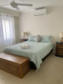 Relaxing & spacious holiday home, 2 minute walk to beach - Image 4