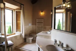 Stunning estate + winery operating as two luxury villas + infinity pool - Image 2